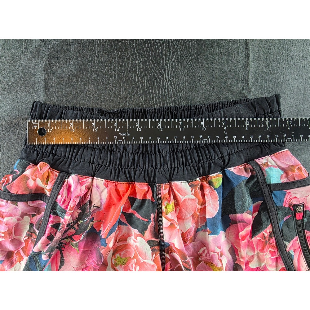 Lululemon Tracker Short V Secret Garden Floral Pink Black 4 Inch Inseam Size 6 - Picture 5 of 5